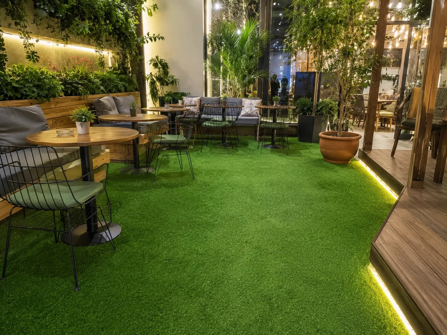 İzmir Cafe Dekoratif Çim